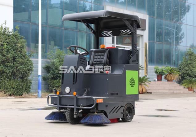 電動(dòng)掃地車尼龍刷采用高密度，不放走一絲灰塵