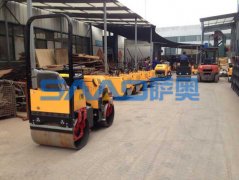 座駕壓路機、灌縫機等多種機器出口尼日爾