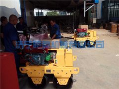 一批小型壓路機正在包裝，即將發(fā)出！