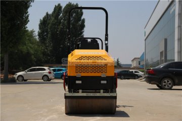 作為小型壓路機(jī)的操作員，需要牢記哪些操作規(guī)