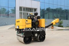 當(dāng)小型壓路機(jī)打滑時(shí)應(yīng)該怎么辦？